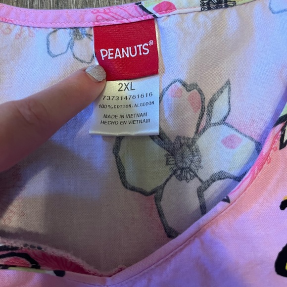Snoopy scrub top - Picture 2 of 5